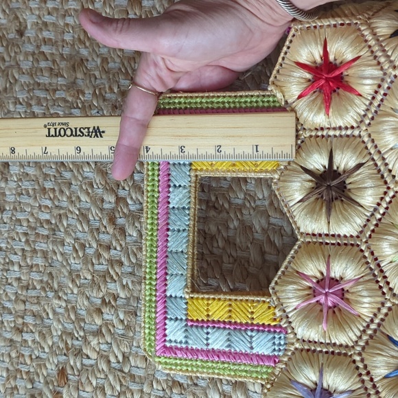 Vintage plastic canvas happy purse - Picture 11 of 12